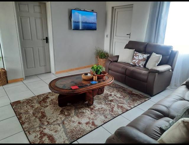4 BEDROOM HOUSE FOR SALE IN KLEINBAAI